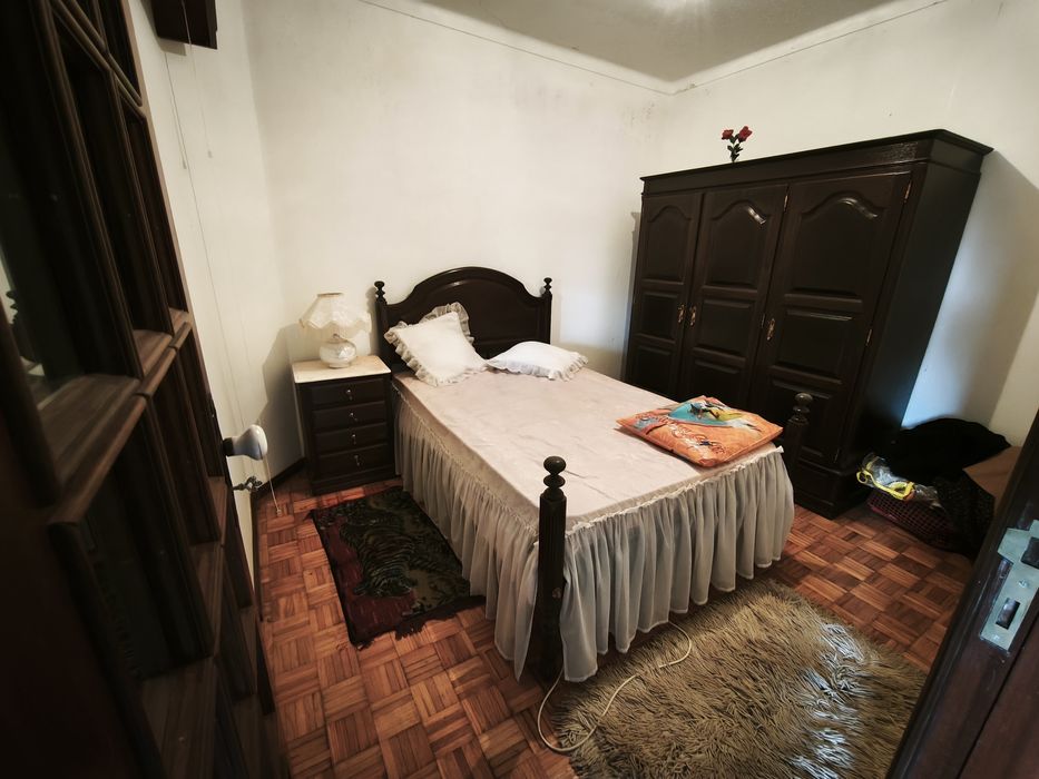 Moradia rústica T2 
Dois quartos 
Duas casas de banho 
Sala de estar