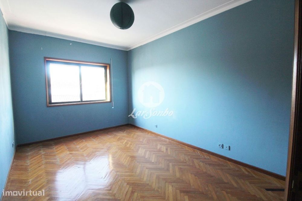 Apartamento T2, situado em Arcozelo, a 4km da Praia