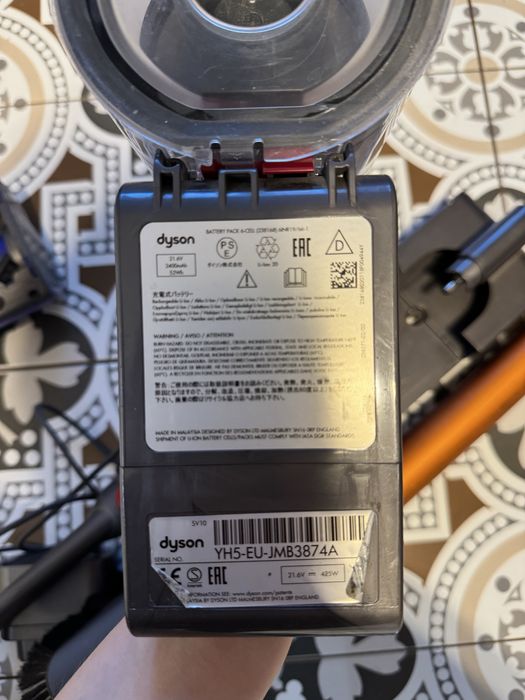 Dyson v8 ручний пилосос електровіник