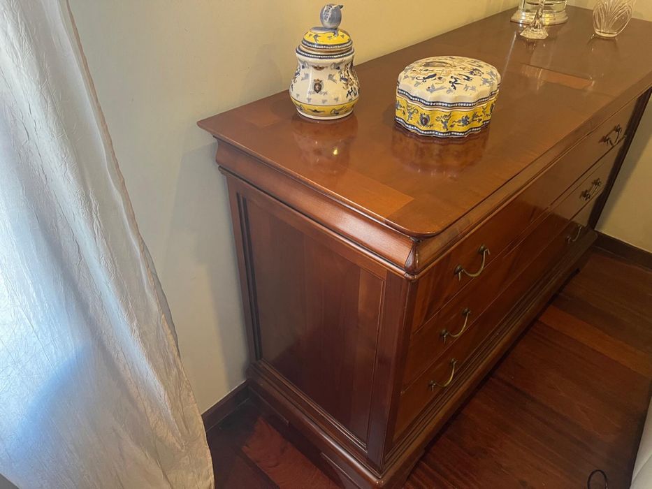 Comoda em cerejeira a 350€