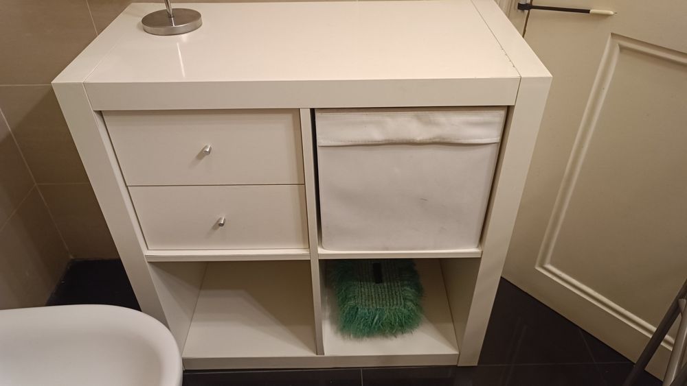 Estante quadrada branca