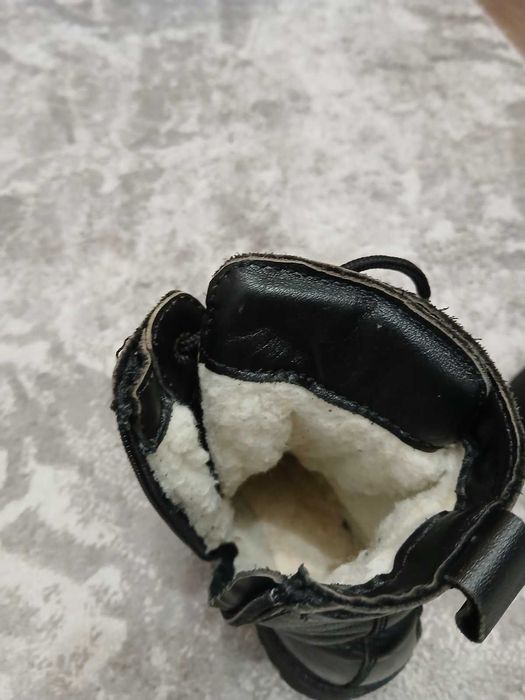 Продам чобітки дитячі