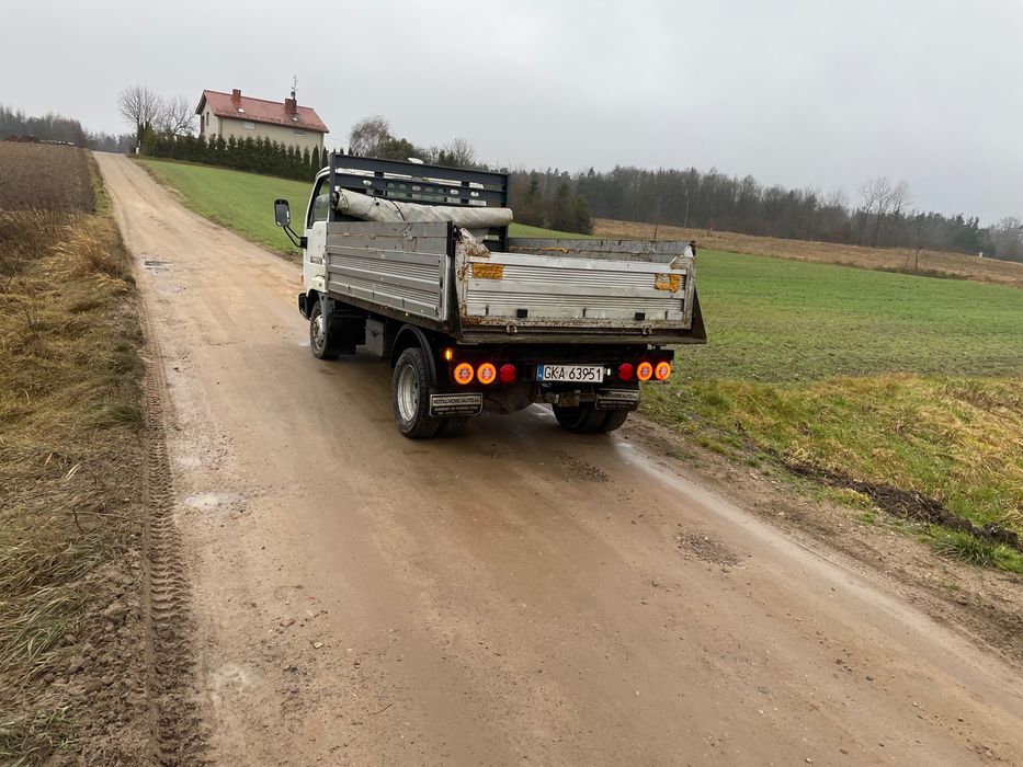 Bus wywrotka na kat b Nissana Cabstar