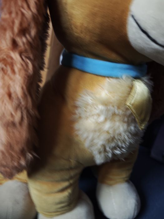 Wielka maskotka Disney lady zakochany kundel