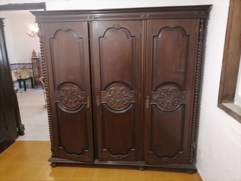 Vendo roupeiro 3 portas