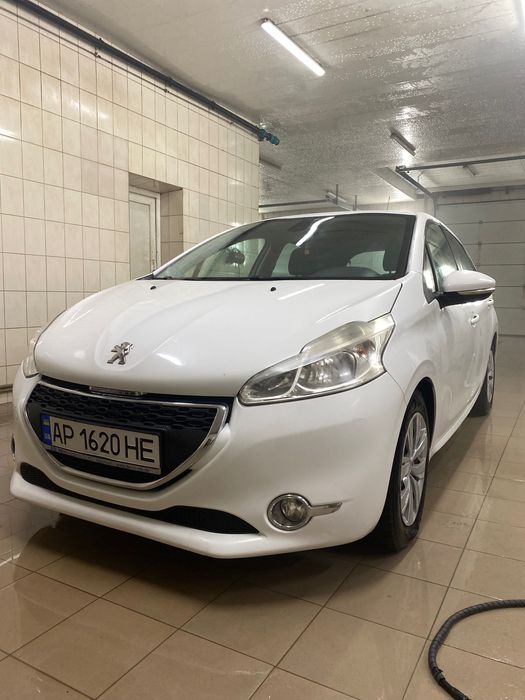 Авто Peugeot 208 2013 року