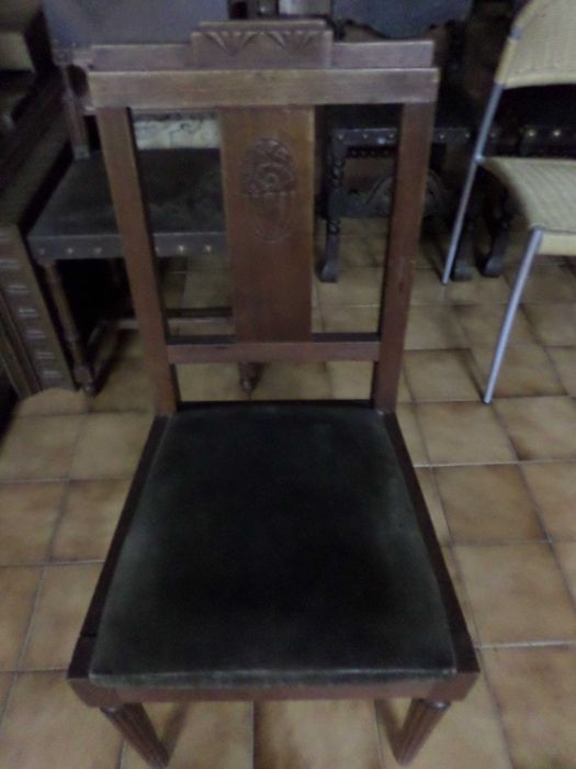 8 Cadeiras Clássicas Vintage Diversas