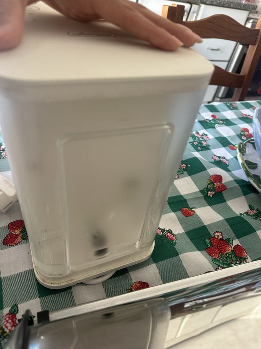 Máquina de Café Nespresso com sistema de leite
