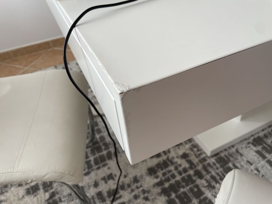 Mesa extensivel lacada com 6 cadeiras