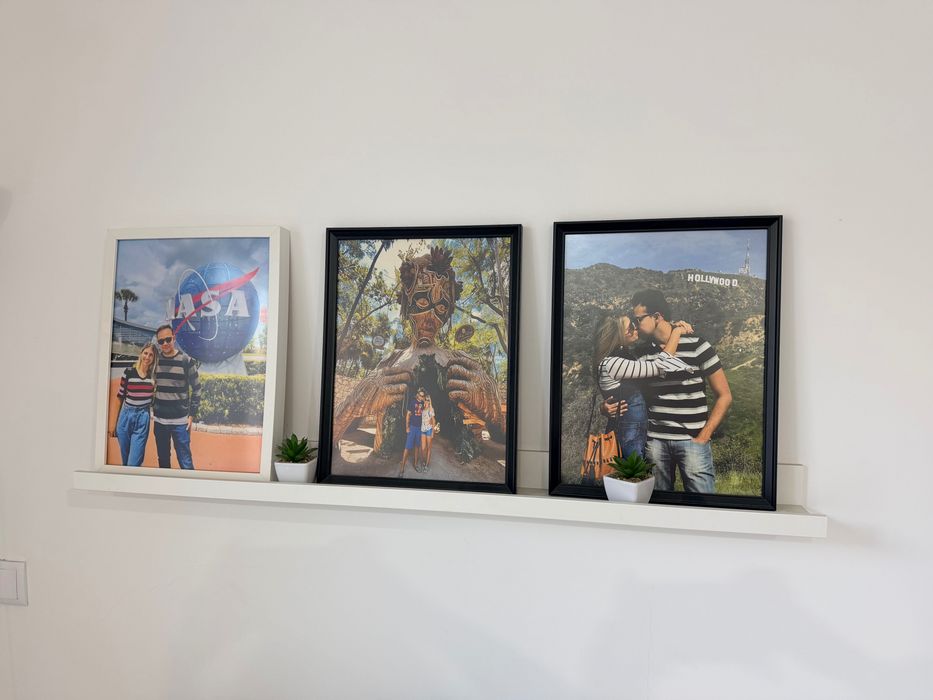 Prateleira com 3 quadros para fotos  IKEA