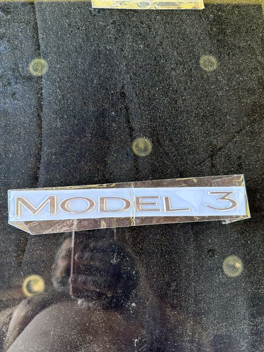 Znaczek  emblemat tesla 3