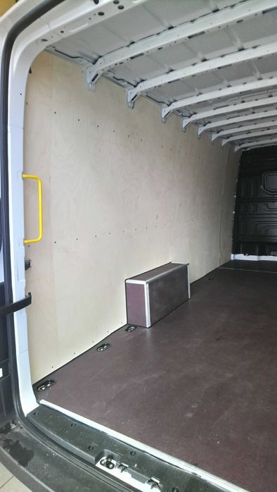 Zabudowa samochodu dostawczego VW Crafter L5H3 i innych modeli