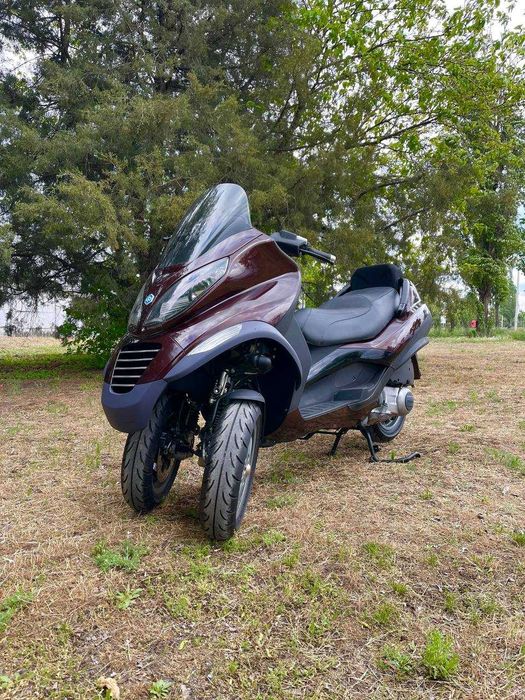 Трицикл PIAGGIO MP3 250RL