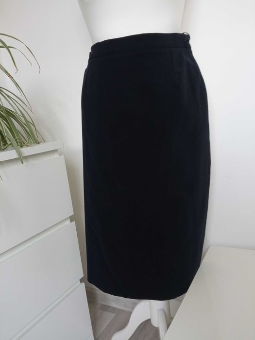 Czarna prosta spódnica welurowa r L/XL