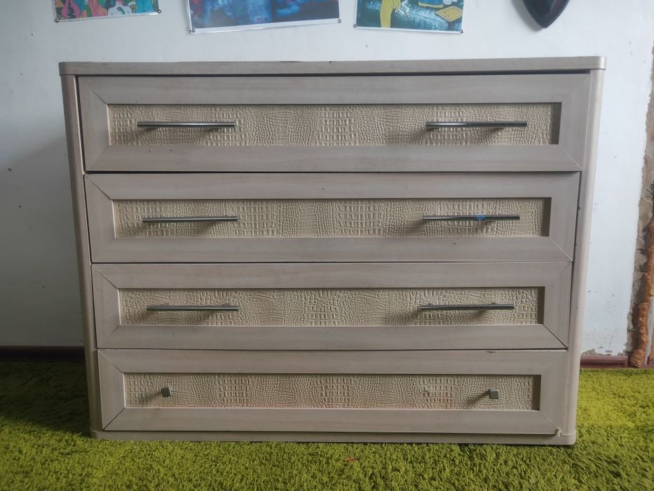 Комод светлый (возможна доставка)