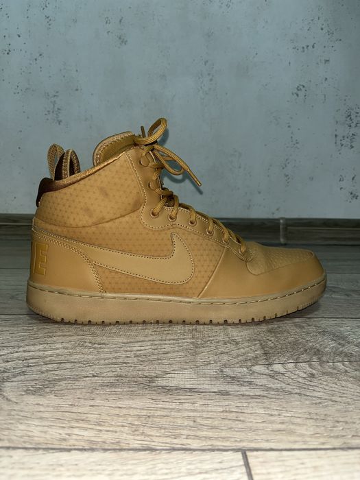 Nike Court Borough Mid Winter |
