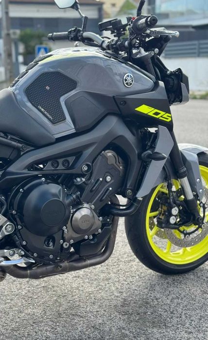 Yamaha MT-09 Night Fluo | Nacional