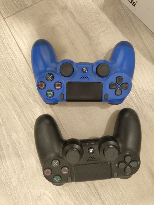 PlayStation 4 1TB. Como novo.com 2 comandos originais e 13 jogos, como na foto. Cabo HDMI e alimentação