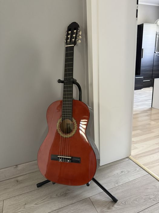 gitara ze stojakiem oraz pokrowcem