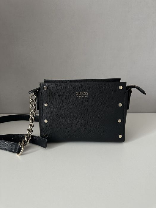 Чорна сумка Guess через плече