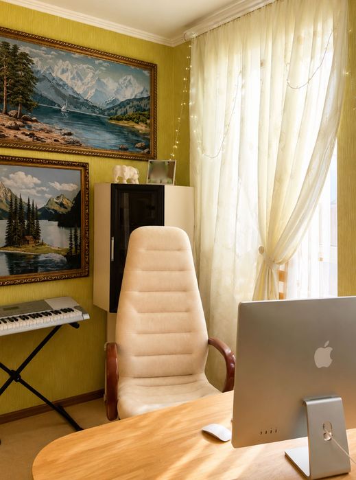 Власник продає приватний будинок 161 м² на 6,5 сотках, можливо на дві родини
