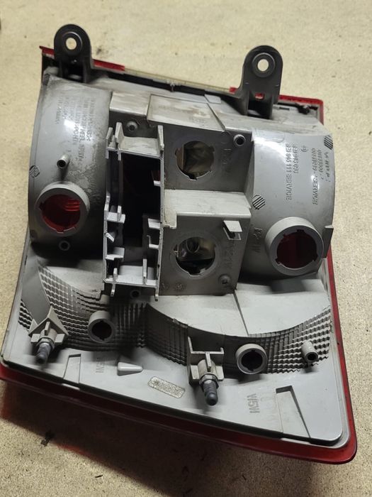 Klosz lampy lewy Octavia 3 kombi