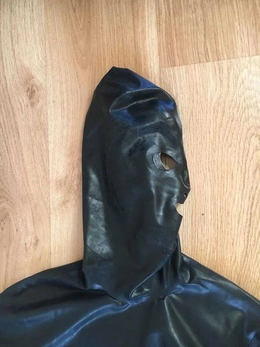 720/ OD RĘKI S Przebranie Kombinezon latex czarny 0.4 catsuit maska