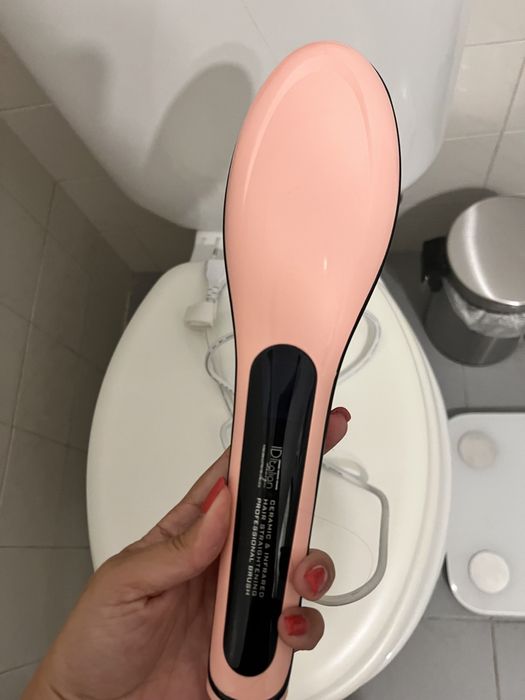 Escova alisadora de cabelo