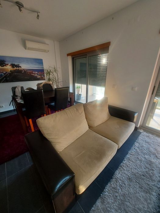 Dois Sofás (um deles sofá cama)