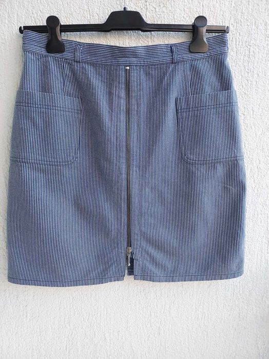 Spódnica , krótka w paseczki-zamek z przodu– 44 InPost