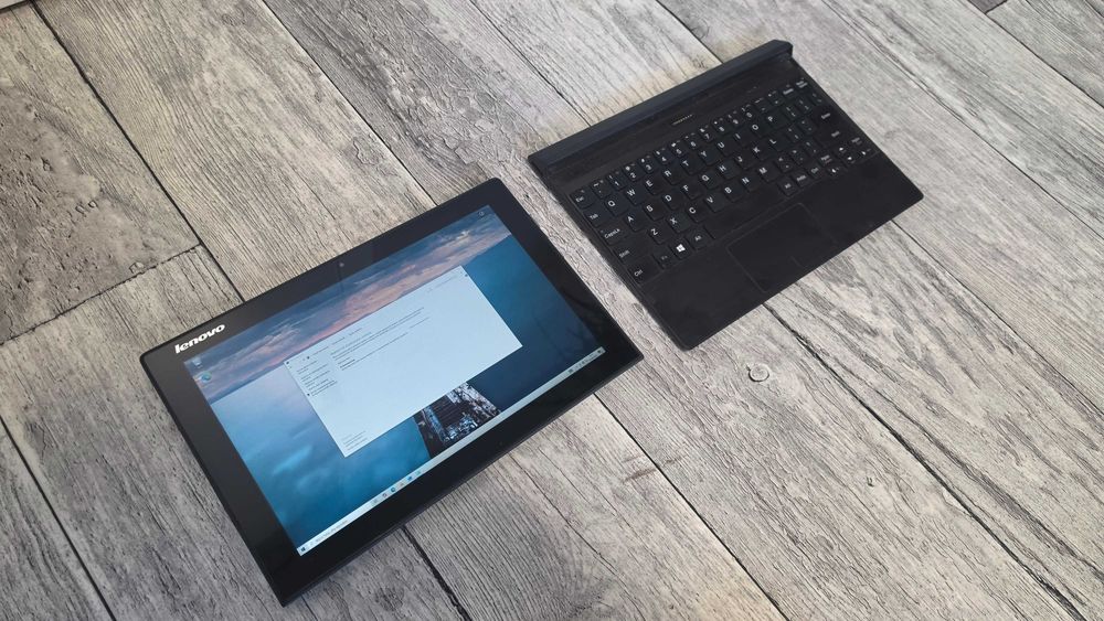 Lenovo Miix 3-1030 tablet 2w1 z klawiaturą 10,1" Windows 10