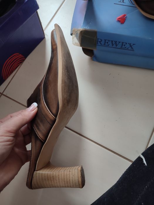Buty damskie z czubkiem 40