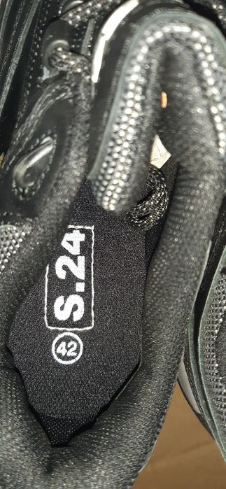 Botas biqueira aço  novas 42