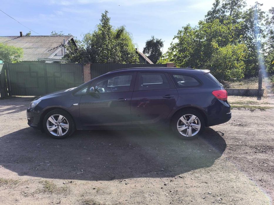 машина opel astra j 2014