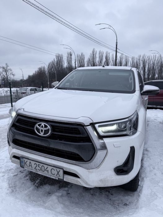 Автомобіль Toyota Hilux