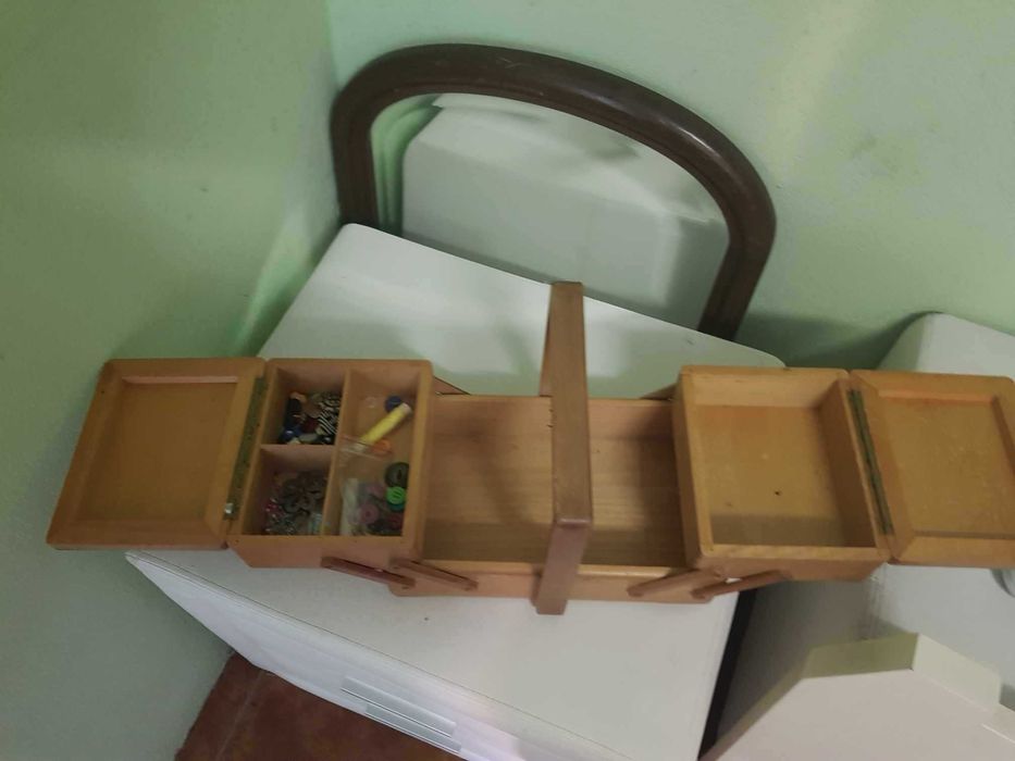 Caixa de Costura em Madeira