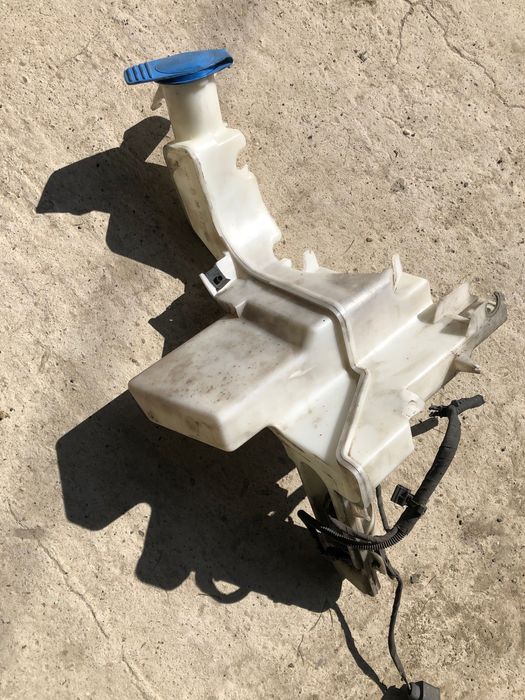 Бачок склоомивача омивайки пассат б6 седан універсал гольф 5 туран