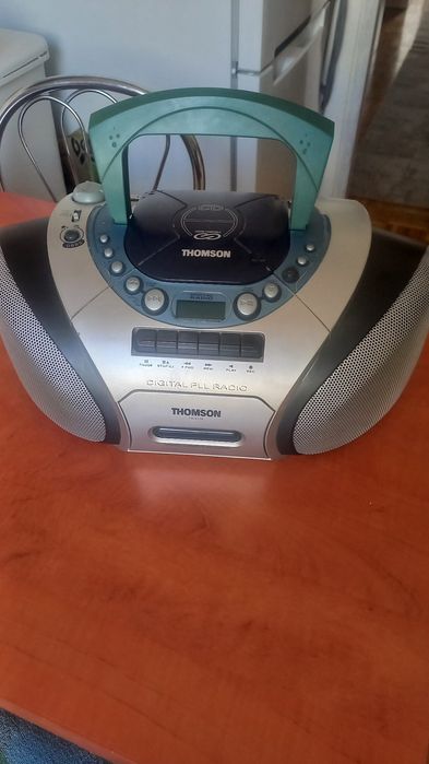 Radiomagnetofon z CD Thomson TM 9136