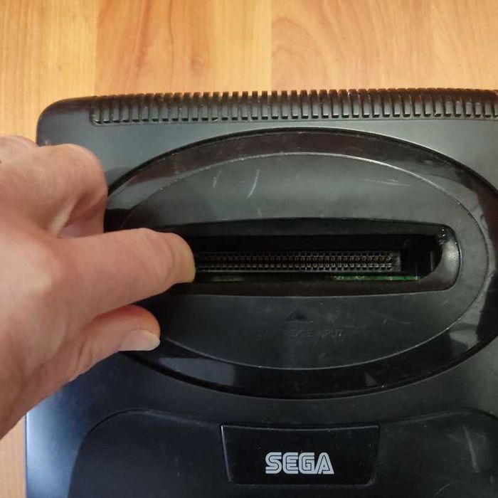 Sega Mega Drive II 16-BIT com comando sem cabos nem transformador