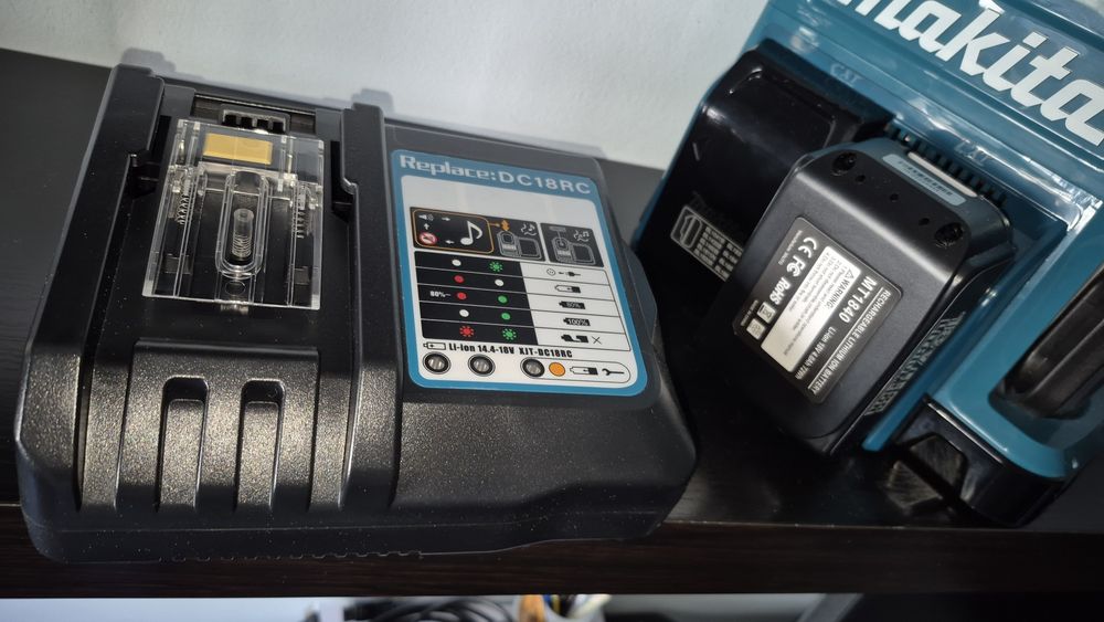 Máquina de Café Automática MAKITA 1 bateria e carregador