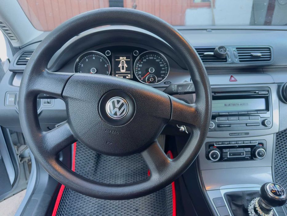 Авто Volkswagen Passat B6 2010