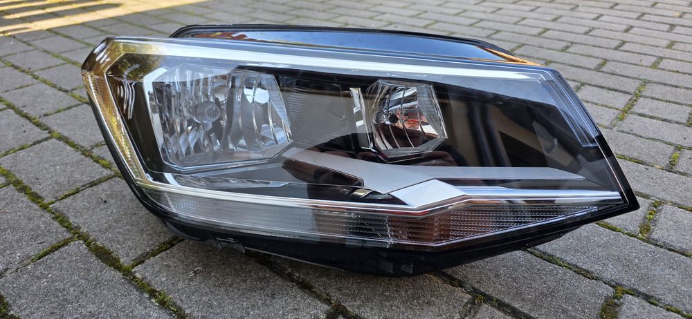 Lampa Prawa - VW CADDY IV lift - stan bdb.
