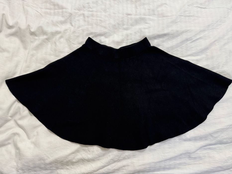 Чорна спідниця міні