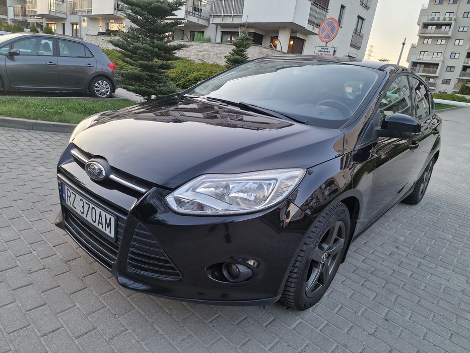 Ford Focus 2011r  1.6 LPG / Dobry stan / Grzana szyba i fotele / 2x opony
