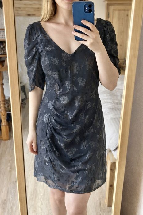 Czarna elegancka sukienka z pagonami, pufkami, Reserved