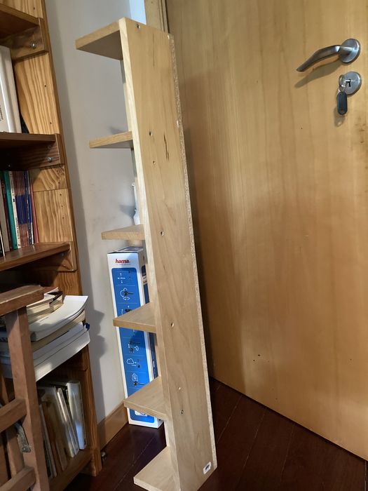 Prateleira madeira com divisórias ikea em excelente condição