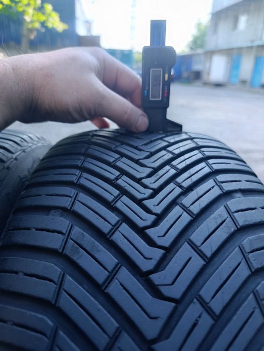 215/50/18 Continental All season contact