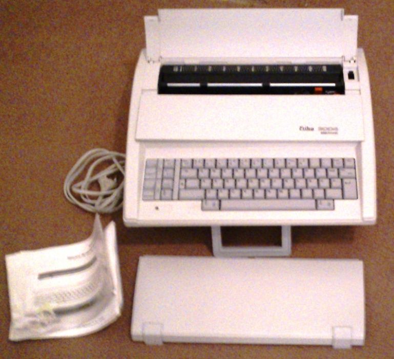 Maquina escrever eletrica Erika 3004