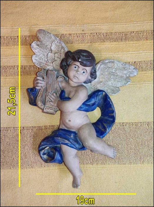 Anjo em gesso pintado à mão
