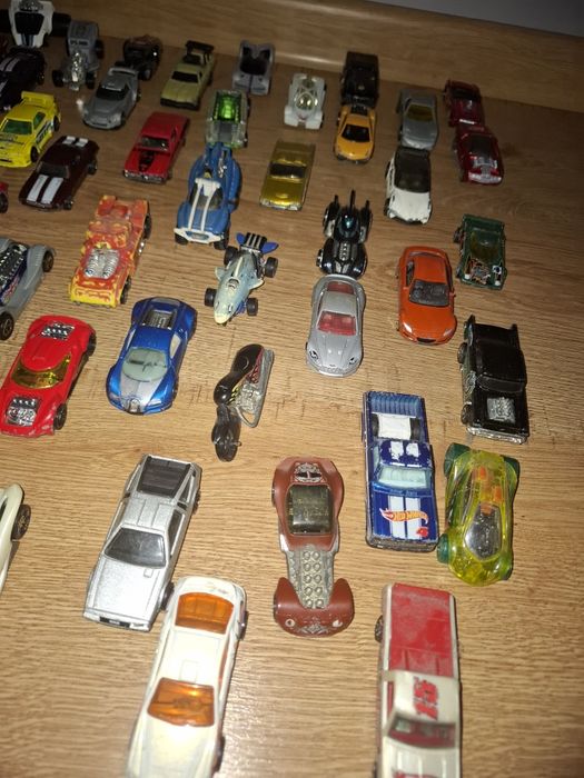 samochodziki hot wheels